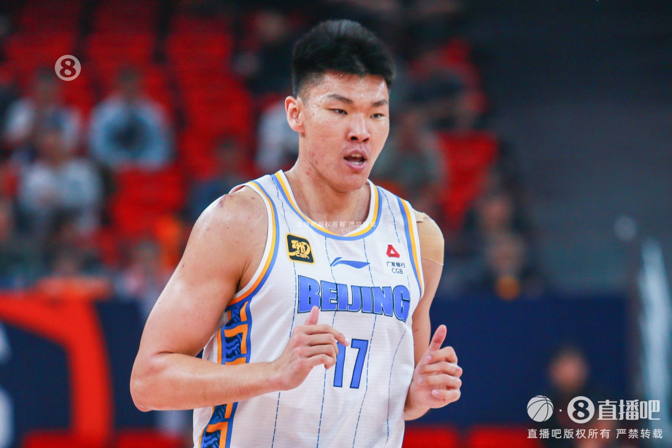 進(jìn)攻端把握機(jī)會(huì)不錯(cuò)！范子銘10投7中貢獻(xiàn)16分3助攻